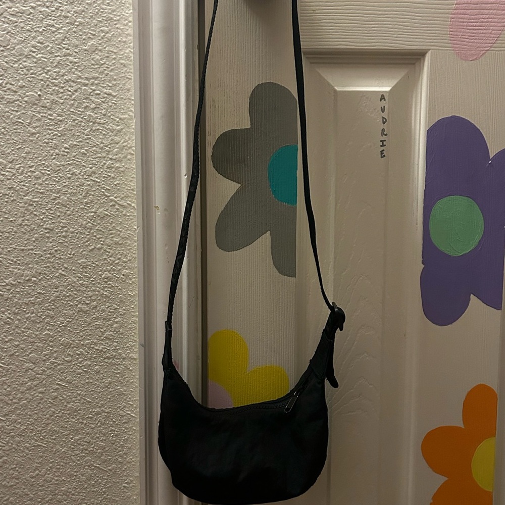 BAGGU black mini crescent bag